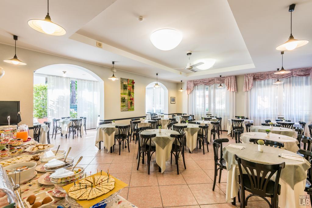 B&B Hotel Souvenir Чезенатико Экстерьер фото